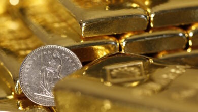 Στα-1.000-ευρώ-η-χρυσή-λίρα-–-Συνεχίζεται-η-άνοδος-σε-χρυσό-και-ασήμι