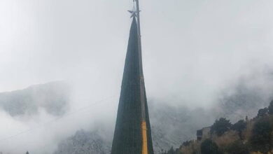 Χανιά:-Το-μεγαλύτερο-χριστουγεννιάτικο-δέντρο-της-Ευρώπης-είναι-γεγονός-και-θα-φωταγωγηθεί-έξω-από-το-φαράγγι-της-Σαμαριάς