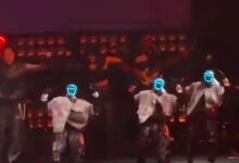 Κίνα:-viral-βίντεο-δείχνει-ρομπότ-να-γίνονται-χορευτές-σε-συναυλία-–-«Εντυπωσιακό»-σχολίασε-ο-Έλον-Μασκ