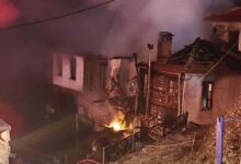 Φωτιά-στο-Ανήλιο-Μετσόβου:-Κάηκαν-δυο-σπίτια,-απεγκλωβίστηκε-μια-ηλικιωμένη