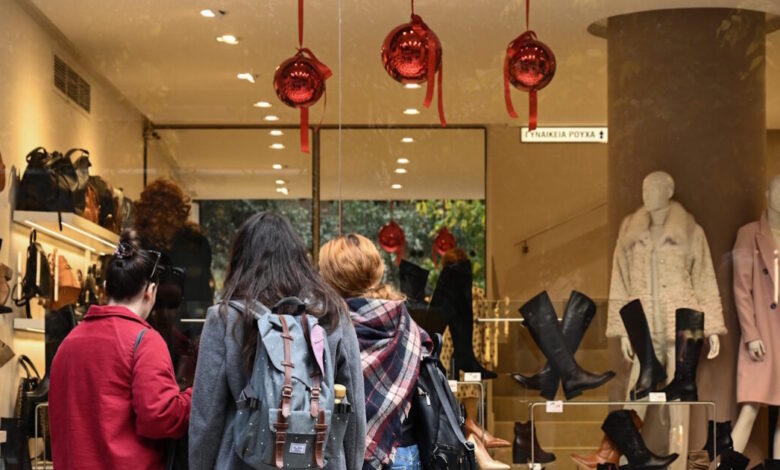 Εορταστικό-ωράριο-με-ανοιχτά-μαγαζιά-σήμερα-Κυριακή-–-Τι-ώρα-κλείνουν-τα-καταστήματα