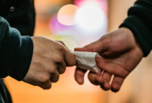 Πώς-τα-ανήλικα-βαποράκια-πουλούσαν-ναρκωτικά-στο-σχολείο:-Οι-απειλές,-τα-βασανιστήρια-και-οι-νέοι-αποκαλυπτικοί-διάλογοι