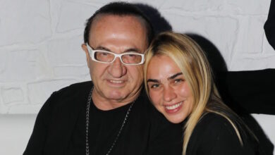 Λευτέρης-Πανταζής-–-Κόνι-Μεταξά:-Βίντεο-από-το-νοσοκομείο-ενώ-παρακολουθούν-τη-συναυλία-της-Άννας-Βίσση