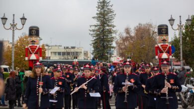 Ο-καιρός-φρενάρει-τη-χριστουγεννιάτικη-παρέλαση-των-Τρικάλων