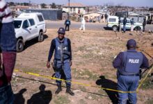 Νότια-Αφρική:-Ανθρωποκυνηγητό-για-τους-δράστες-ένοπλης-επίθεσης-με-εννέα-νεκρούς