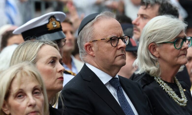 Σίδνεϊ:-Έντονα-γιουχαΐσματα-στον-πρωθυπουργό-της-Αυστραλίας-στο-μνημόσυνο-για-τα-θύματα-του-Μποντάι