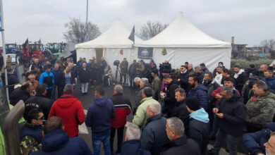 Οι-αγρότες-κλείνουν-τη-Δευτέρα-τις-σήραγγες-των-Τεμπών-για-τα-φορτηγά