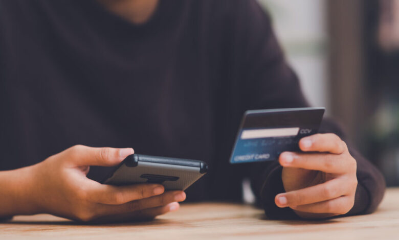 Οκτώ-στους-δέκα-Έλληνες-αγοράζουν-από-online-πλατφόρμες-χωρών-εκτός-ΕΕ