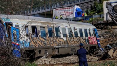 Τέμπη:-Ο-Πάνος-Ρούτσι-και-ο-Ηλίας-Παπαγγελής-μιλούν-για-τα-αιτήματα-εκταφής-των-παιδιών-τους-–-«Δεν-καθυστερούμε-εμείς-τη-διαδικασία»