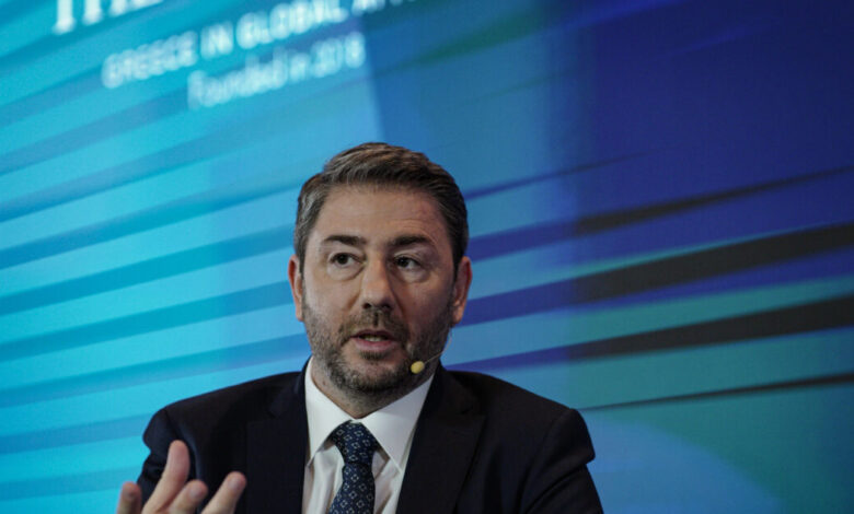 ΠΑΣΟΚ-εναντίον-ΝΔ-με-αφορμή-τα-μπλόκα-των-αγροτών-και-η-«εμμονή»-κατά-του-Αλέξη-Τσίπρα