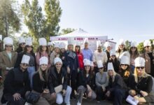 Η-coca-cola-και-ο-Ελληνικός-Ερυθρός-Σταυρός-μαζί-αυτά-τα-Χριστούγεννα:-Μια-μεγάλη-αγκαλιά-για-τους-συνανθρώπους-μας-που-έχουν-ανάγκη