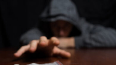 Ο-«Φρατέλο»,-ο-«Ζούμπο»,-τα-βασανιστήρια-των-ανήλικων-που-πουλούσαν-ναρκωτικά-στα-σχολεία-και-η-«καβάτζα»-στα-Πατήσια