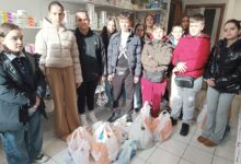 Γυμνάσιο-Οξύνειας:-Δώρα-καρδιάς-στο-Κοινωνικό-Παντοπωλείο