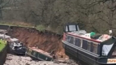 Βρετανία:-Τεράστια-καθίζηση-σε-κανάλι-–-Η-τρύπα-«κατάπιε»-σκάφη,-διασώθηκαν-τουλάχιστον-10-άνθρωποι