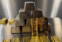 Ιστορικό-υψηλό-για-τον-χρυσό:-Ξεπέρασε-τα-4.400-δολάρια-με-άνοδο-άνω-του-2%-–-Ρεκόρ-και-για-το-ασήμι