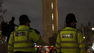 Βρετανία:-Άνδρας-κατηγορείται-ότι-νάρκωνε-και-βίαζε-επί-χρόνια-τη-σύζυγό-του-μαζί-με-πέντε-συνεργούς