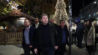 Τα-μηνύματα-Ανδρουλάκη-εν-μέσω-φαγητού-στην-Καισαριανή