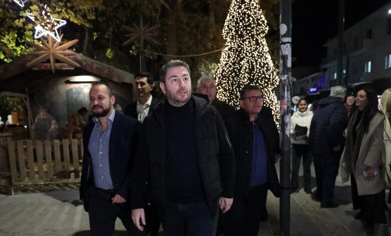 Τα-μηνύματα-Ανδρουλάκη-εν-μέσω-φαγητού-στην-Καισαριανή