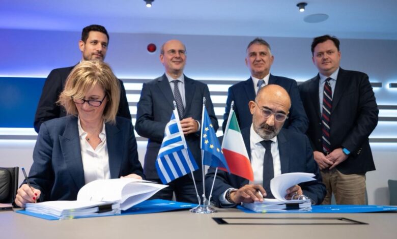 Υπεγράφη-η-σύμβαση-για-23-νέα-τρένα-–-«Γυρίζουμε-μια-νέα-σελίδα-για-τον-ελληνικό-σιδηρόδρομο»