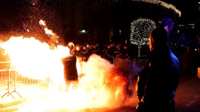 Αλβανία:-Επεισόδια-σε-αντικυβερνητική-διαδήλωση-στα-Τίρανα-–-Μολότοφ-στο-γραφείο-του-Έντι-Ράμα