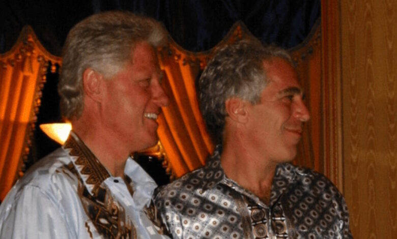 Τραμπ:-«Τρομερό-ότι-δημοσιεύτηκαν-οι-φωτογραφίες-του-Κλίντον-από-τον-φάκελο-του-Επστάιν-–-Πάντα-τα-πηγαίναμε-καλά,-τον-σέβομαι»