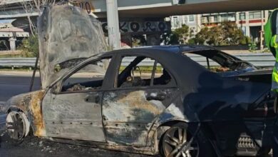 Φωτιά-σε-αυτοκίνητο-στη-Ποσειδώνος-στο-ύψος-του-Μοσχάτου:-Διακοπή-κυκλοφορίας-από-την-τροχαία