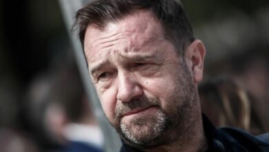 «Καρφιά»-Πλακιά-σε-Άδωνι:-«Αν-τα-βρω-με-την-Καρυστιανού,-θα-ξαναγίνετε-τηλεβιβλιοπώλης»