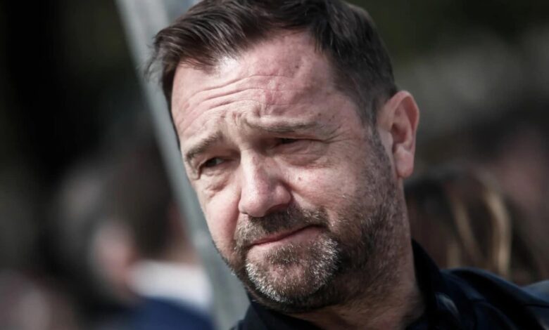 «Καρφιά»-Πλακιά-σε-Άδωνι:-«Αν-τα-βρω-με-την-Καρυστιανού,-θα-ξαναγίνετε-τηλεβιβλιοπώλης»