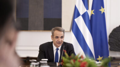 Μητσοτάκης-σε-αγρότες:-«Δεν-υποκύπτουμε-σε-εκβιασμούς-–-Τον-πρώτο-λόγο-για-την-απελευθέρωση-των-δρόμων-τον-έχει-η-Τροχαία»