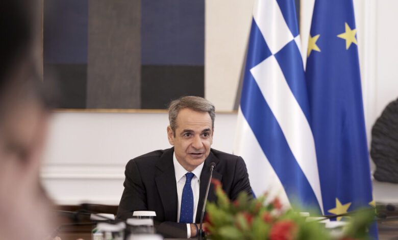 Μητσοτάκης-σε-αγρότες:-«Δεν-υποκύπτουμε-σε-εκβιασμούς-–-Τον-πρώτο-λόγο-για-την-απελευθέρωση-των-δρόμων-τον-έχει-η-Τροχαία»