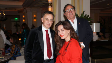 Λαμπερές-παρουσίες-στο-χριστουγεννιάτικο-party-του-θεάτρου-Παλλάς