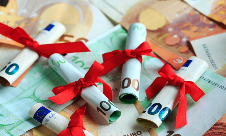 Χριστουγεννιάτικη-φορολοταρία:-100.000-ευρώ-σε-12-τυχερούς-–-Δείτε-εάν-κερδίσατε