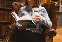 Το-Γιολαμπόκαφλοτ-στην-Ισλανδία-είναι-από-τα-πιο-ωραία-έθιμα-της-παραμονής-των-Χριστουγέννων