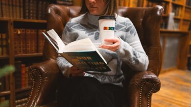 Το-Γιολαμπόκαφλοτ-στην-Ισλανδία-είναι-από-τα-πιο-ωραία-έθιμα-της-παραμονής-των-Χριστουγέννων