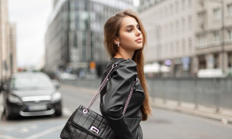 Πώς-να-συνδυάζετε-κοσμήματα-χωρίς-να-υπερφορτώνετε-το-outfit;