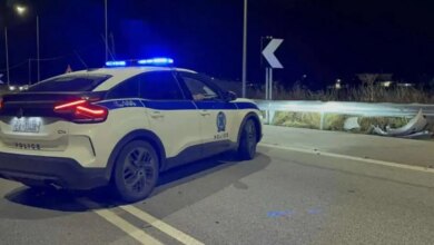 Πάτρα:-Χειροπέδες-σε-μάνα-και-γιο-–-Κατείχαν-1-κιλό-χασίς-και-μαχαίρια-τύπου-χούφτας-και-karambit