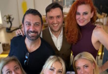 Στο-Πάρα-Πέντε:-Οι-πρωταγωνιστές-παρακολούθησαν-μαζί-το-reunion-της-σειράς-–-Σε-βιντεοκλήση-ο-Γιώργος-Καπουτζίδης