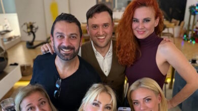 Στο-Πάρα-Πέντε:-Οι-πρωταγωνιστές-παρακολούθησαν-μαζί-το-reunion-της-σειράς-–-Σε-βιντεοκλήση-ο-Γιώργος-Καπουτζίδης