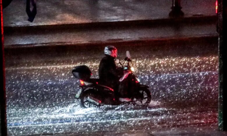 Καιρός-αύριο:-Έντονα-φαινόμενα-σε-Αττική-και-Θεσσαλονίκη-–-Καταιγίδες-σε-πολλές-περιοχές-της-Ελλάδας