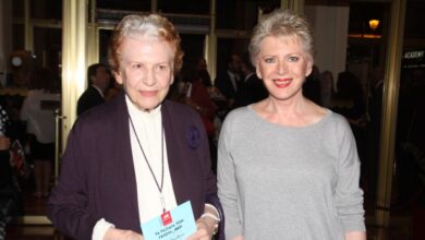 Σύλβα-Ακρίτα:-Η-ασυμβίβαστη-πρώτη-γυναίκα-βουλευτής-του-ΠΑΣΟΚ,-το-έργο-της-και-η-κόρη-της-Έλενα