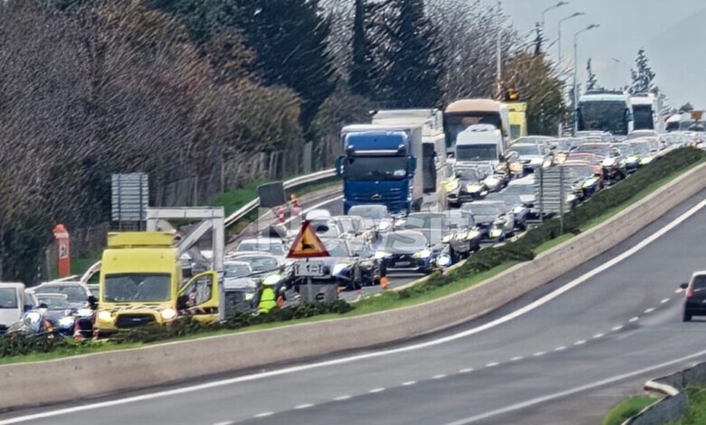 Μπλόκα-αγροτών:-Βελτιωμένη-η-εικόνα-στους-δρόμους-της-χώρας-–-«Χριστουγεννιάτικο-θαύμα»-για-τους-ταξιδιώτες