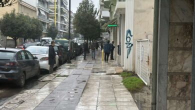 Ουρές-στα-ΑΤΜ-των-Τρικάλων:-Ταλαιπωρία-την-Παραμονή-Χριστουγέννων