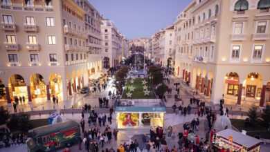 «Μύρισε-Χριστούγεννα»-παντού:-Η-εταιρεία-ΕΙ.-Παπαδόπουλος-«ταξίδεψε»-την-πιο-Χριστουγεννιάτικη-μπισκοτένια-μυρωδιά-από-τα-εργοστάσιά-της-στην-καρδιά-της-Θεσσαλονίκης