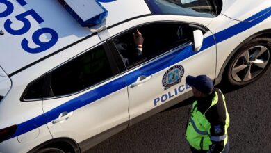 Εξάρχεια:-Αστυνομικοί-μοίρασαν-φυλλάδια-για-τις-απάτες-εναντίον-των-ηλικιωμένων