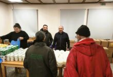 Χριστουγεννιάτικη-προσφορά-φαγητού-από-το-Κοινωνικό-Εστιατόριο