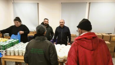 Χριστουγεννιάτικη-προσφορά-φαγητού-από-το-Κοινωνικό-Εστιατόριο