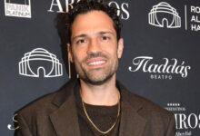 Κωνσταντίνος-Αργυρός:-«Υπάρχουν-στιγμές-που-ο-γιος-μου-ακούει-κάποιο-τραγούδι-μου-και-λέει-“μπαμπά”»