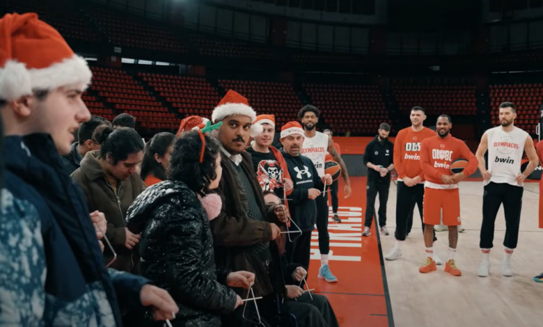 Ολυμπιακός:-Τα-πιο-ξεχωριστά-κάλαντα-ακούστηκαν-στο-ΣΕΦ
