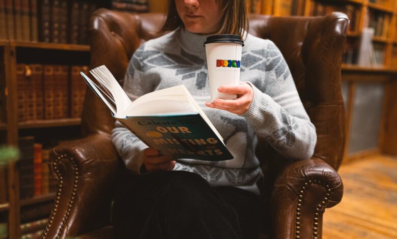 Το-Γιολαμπόκαφλοτ-στην-Ισλανδία-είναι-από-τα-πιο-ωραία-έθιμα-της-παραμονής-των-Χριστουγέννων