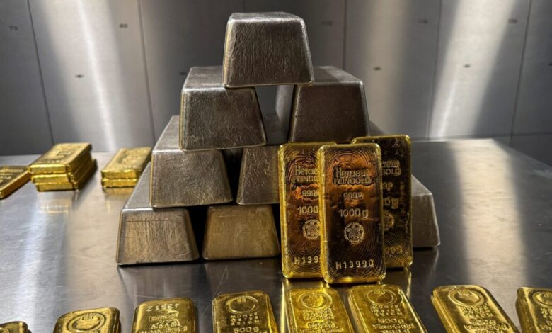 Χρυσός-και-ασήμι-σπάνε-ρεκόρ-–-Οι-επενδυτές-στρέφονται-στα-πολύτιμα-μέταλλα